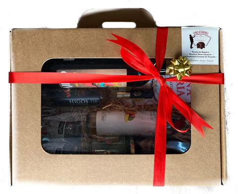 Cesta regalo de productos gourmet de Tenerife con vino y queso