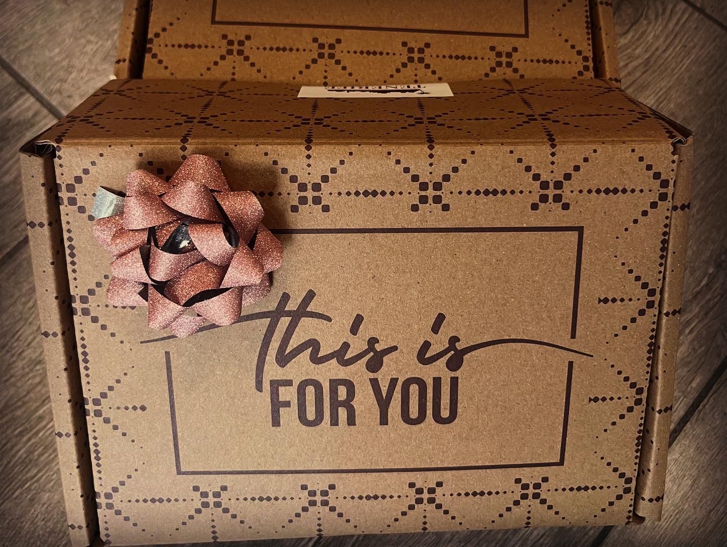 Caja Personalizadas de Vinos y Productos Gourmet Canarios